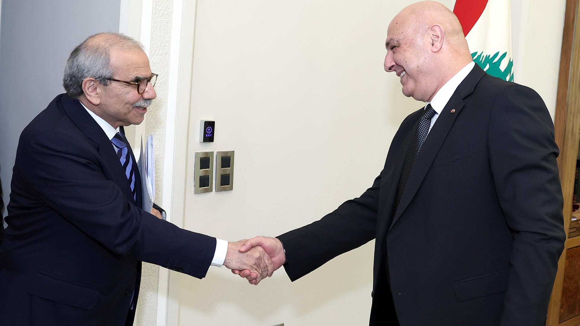 إستقرار لبنان على وقع "المناخ الإقليمي" والمشهد الإيراني...دعم عربي للرئيسين عون وسلام وقائد الجيش